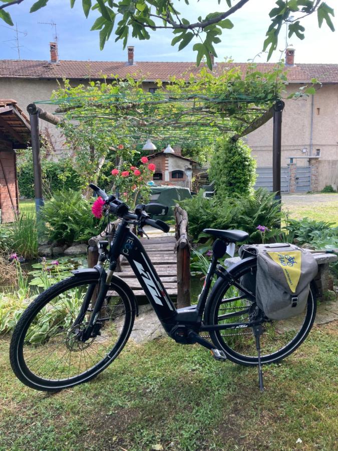 Draisina Bike Apartments Uno Oleggio Castello Eksteriør bilde